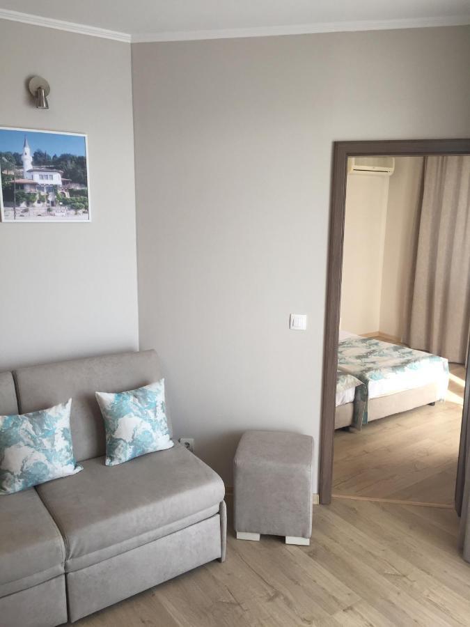 Helios Hotel Baltsjik Buitenkant foto