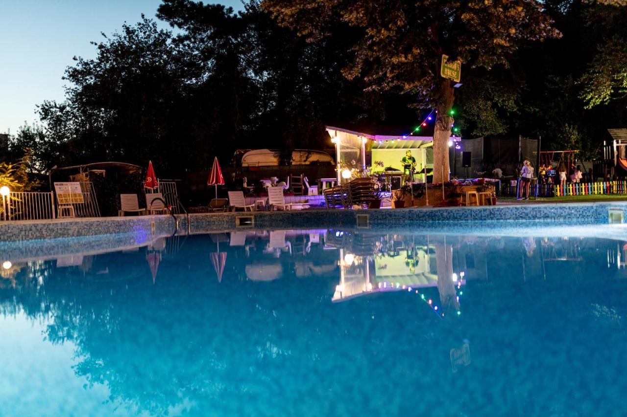 Helios Hotel Baltsjik Buitenkant foto