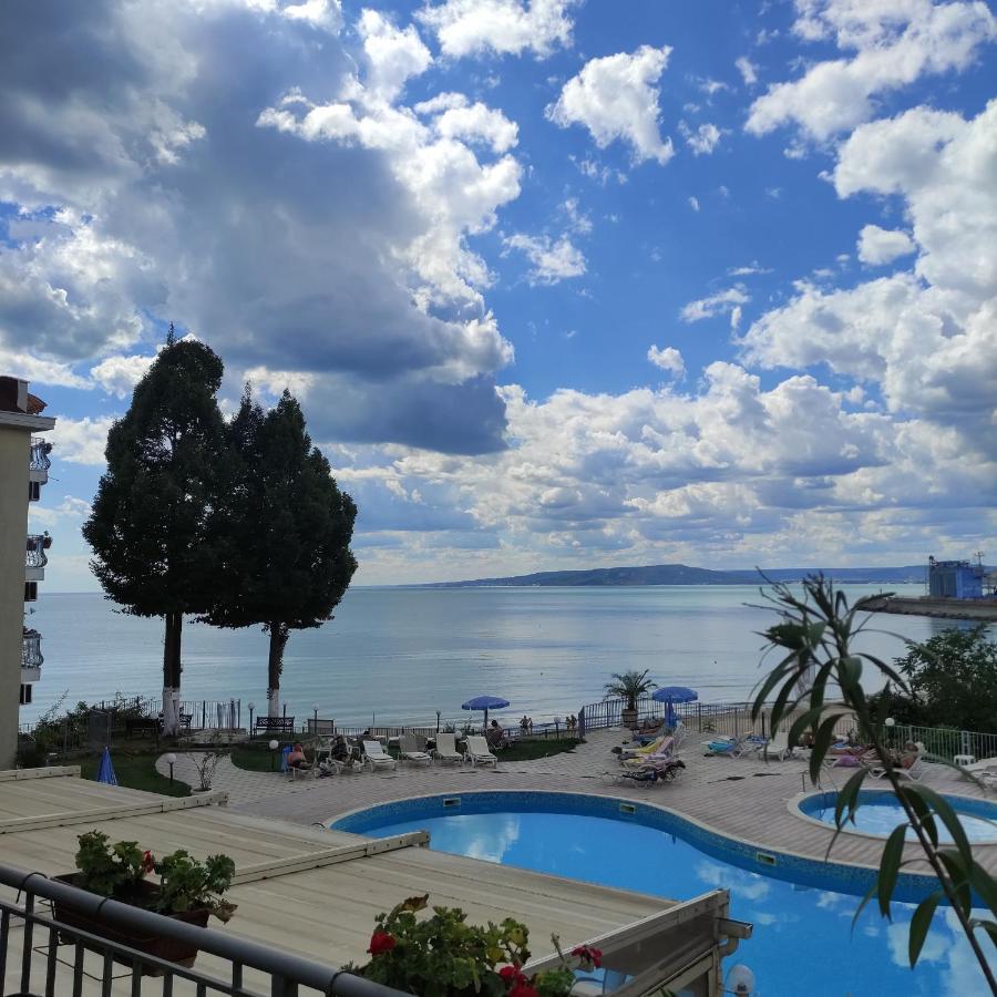 Helios Hotel Baltsjik Buitenkant foto