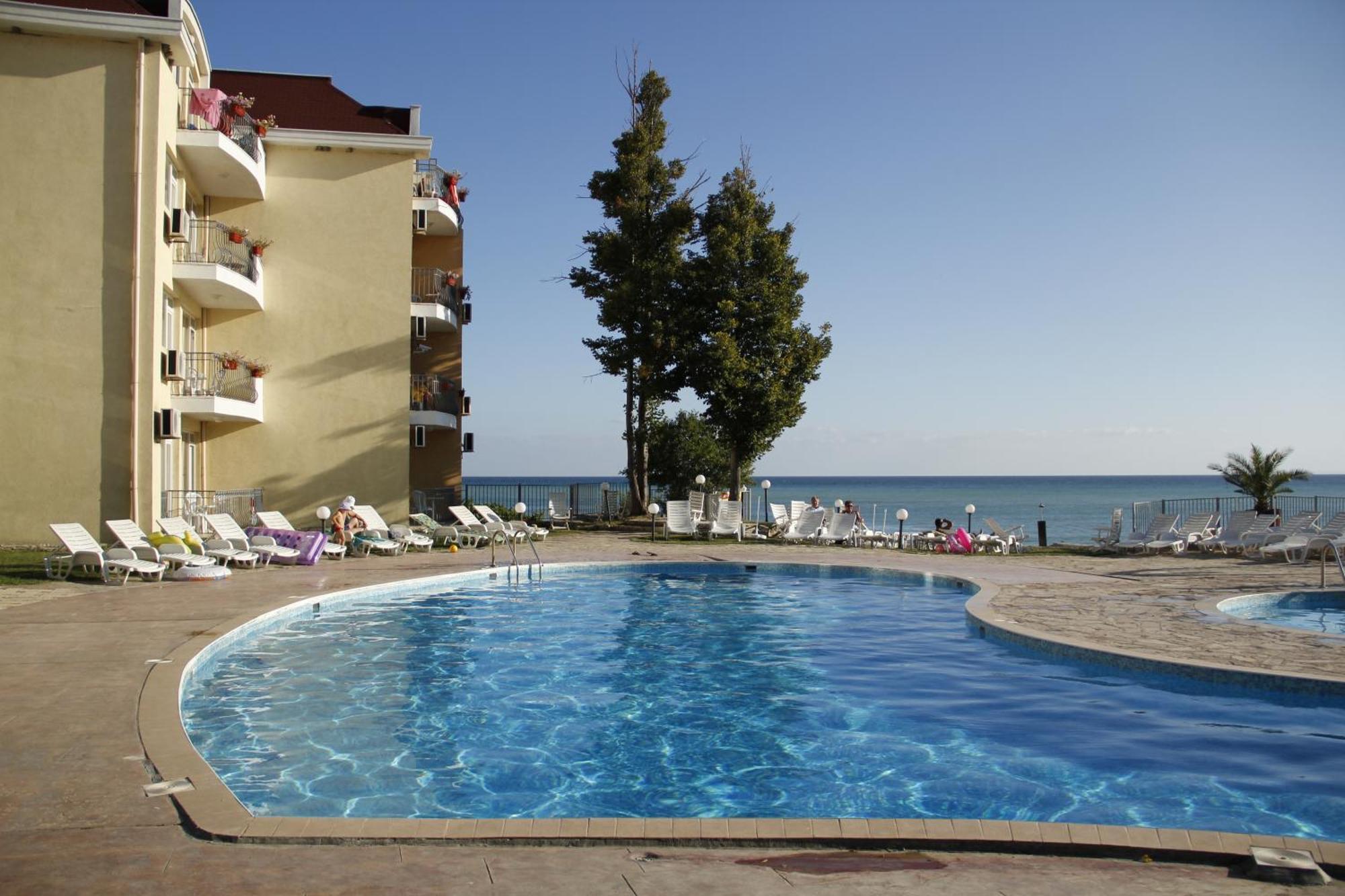 Helios Hotel Baltsjik Buitenkant foto
